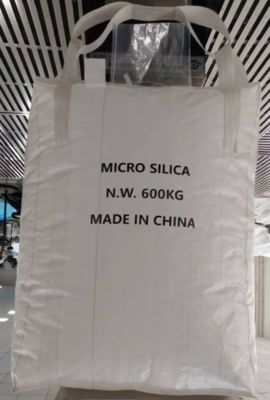 UN Big Bag FIBC con cucitura a doppia catenella, colore anello blu e colore bianco per un trasporto sicuro